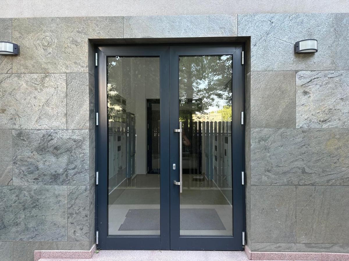 In Apart Hotel Bucharest Exterior photo